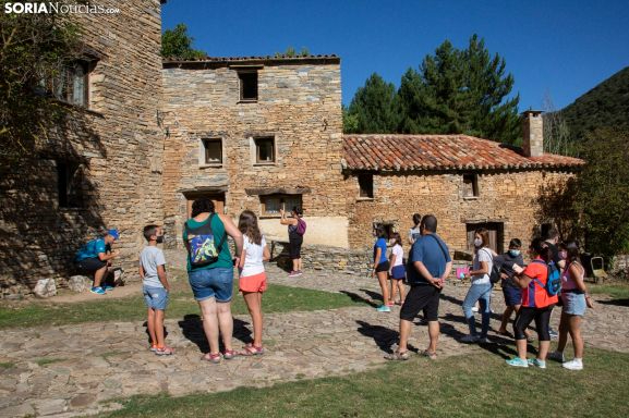 El Parque Temático de ‘El Pueblo’ en Valdelavilla más cerca: 32 habitaciones, actividades y promoción de la zona