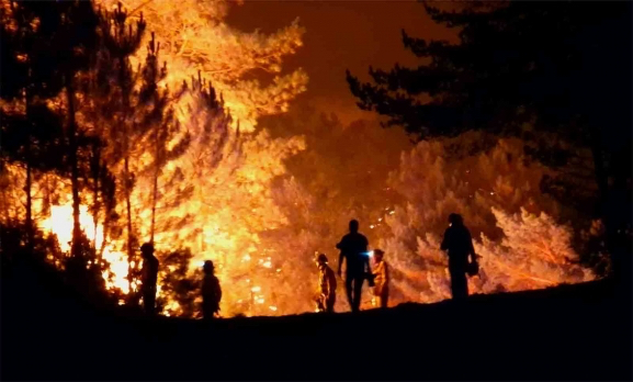 Bomberos forestales de Castilla y León alertan: volveremos a sufrir grandes incendios