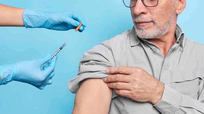 Sacyl adquiere 60.000 vacunas antineumocócicas que por primera vez se administrarán en una única dosis a los mayores de 65 años