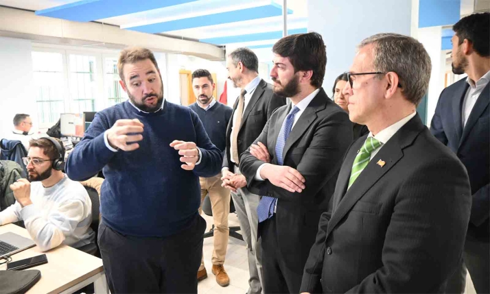 García-Gallardo considera a Zunder como un ejemplo a seguir y anima a los emprendedores para que puedan sacar adelante proyectos empresariales innovadores