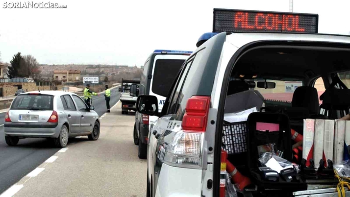 Investigado por alcoholemia al volante tras aviso a la Guardia Civil