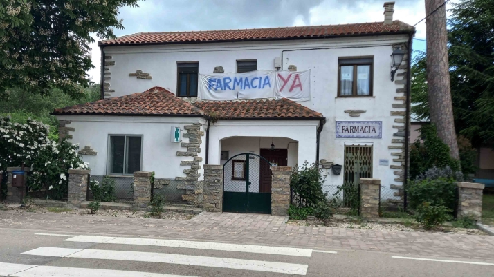 El consejero de Sanidad sobre la farmacia de Villar: Estamos intentando cambiar la norma