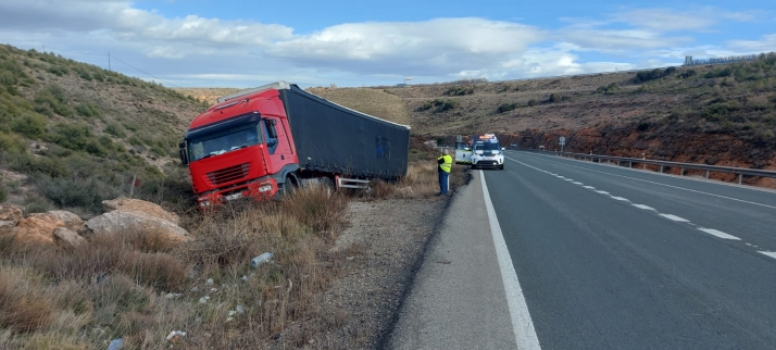 Salida de la vía de un camión a la altura de Ágreda