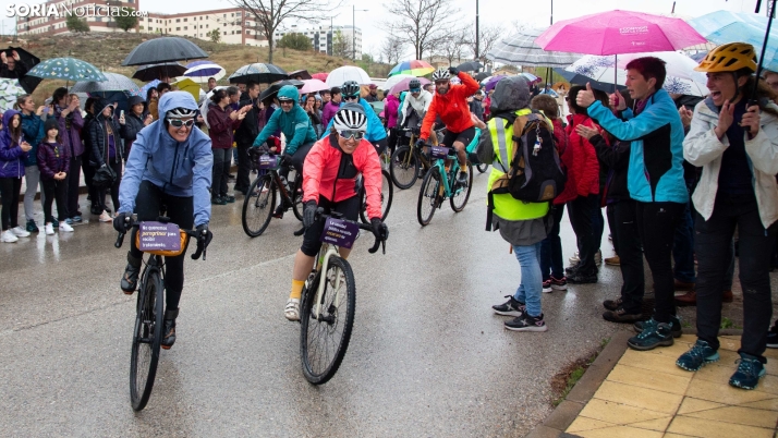 Fotos: Ni la lluvia puede con la ilusión de Pedalovida en Soria: Bicicletas, batukada y un gran ambiente