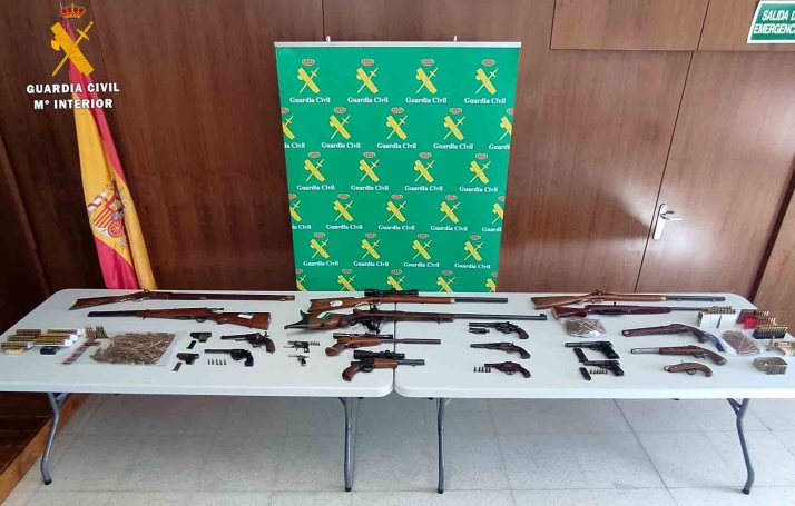 Un detenido y dos investigados en Salamanca tras el hallazgo de 20 armas de fuego y explosivos