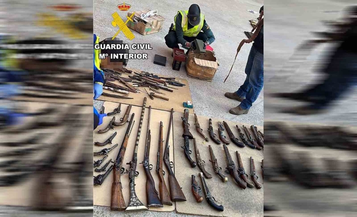 Detenidos por exponer armas y municiones para su venta en Burgos