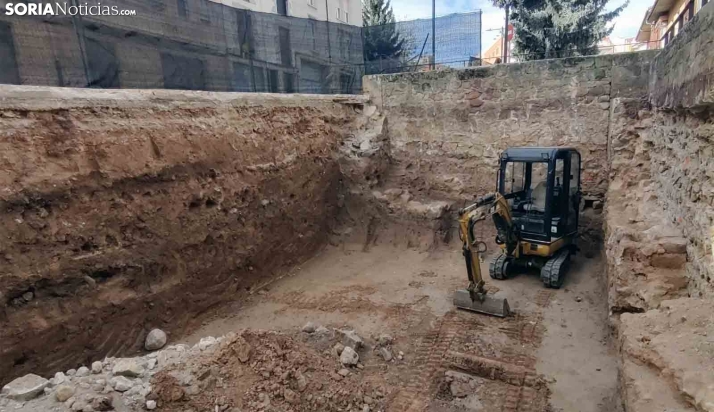 La obra de San Nicolás descubre la necrópolis y un muro que añadirá una ventana arqueológica dentro del ‘Soria Oculta’