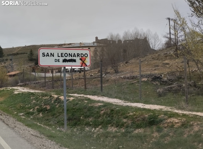 Unas pintadas recuerdan a San Leonardo su tarea pendiente con la Memoria Democrática