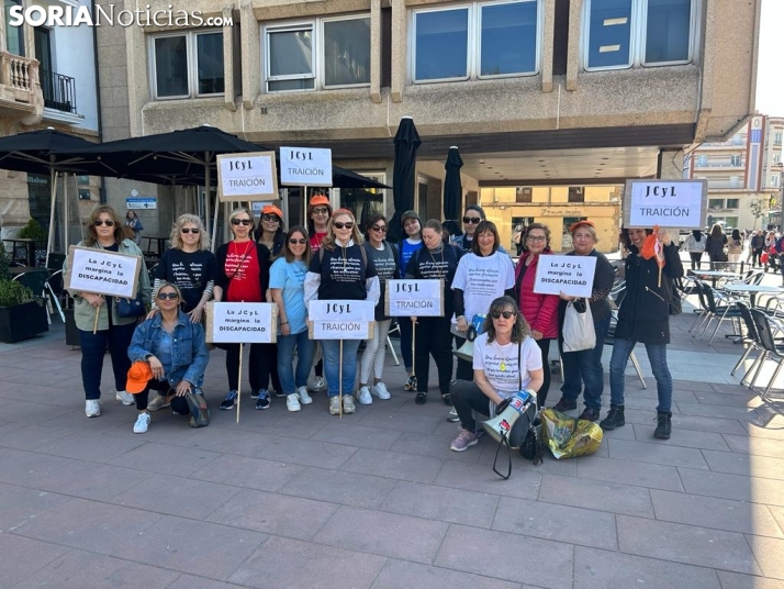 Las cuidadoras vuelven a reivindicarse en Soria: Traicionadas por los sindicatos e indignadas con la Junta