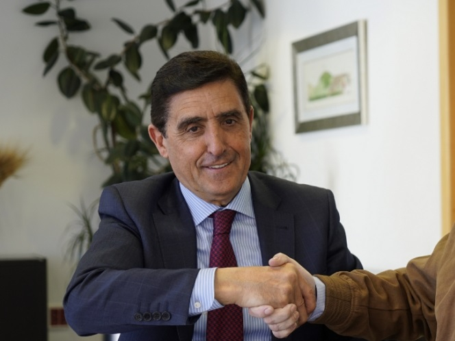 Carlos Martínez vuelve a ser candidato del PP para ver en obras la pesadilla obsesiva de la presa