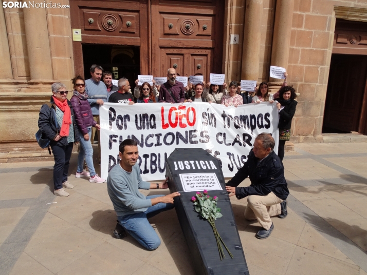 Los funcionarios entierran a la justicia: El Ministerio la está matando y nos tiene en cuenta 0 patatero