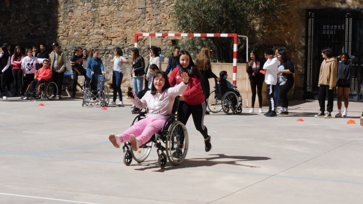 Alumnos del IES Antonio Machado se ponen en los zapatos de los alumnos del CEE Santa Isabel
