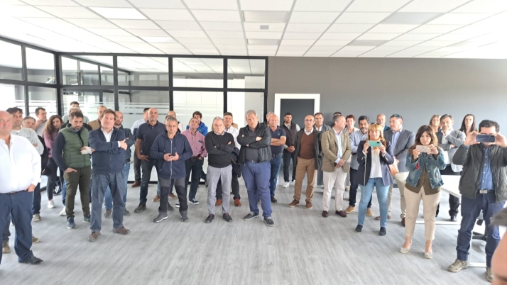 Santiago García, respaldado por Fernández Carriedo, presume del apoyo de las empresas de Almazán