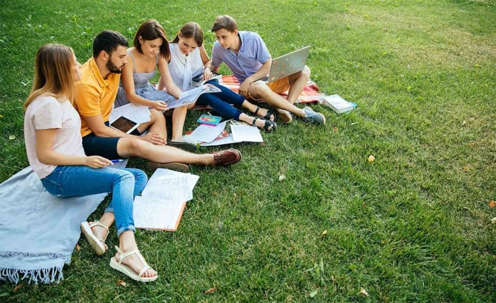 Castilla y León destina 1,1 M€ a complementar las becas Erasmus + para 1.500 estudiantes de la Comunidad