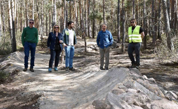 La Junta avanza en las obras de la ruta de descenso para bicicleta de montaña en Salduero