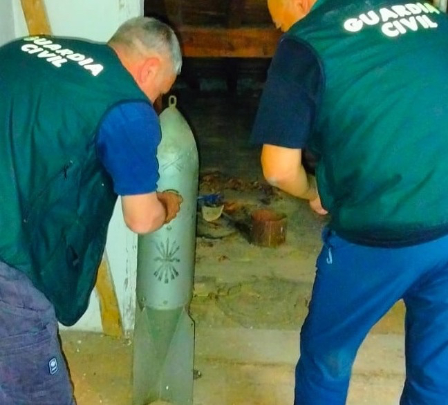 Compra una casa antigua en Soria y encuentra un proyectil de la Guerra Civil en el desván