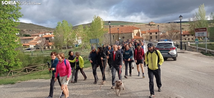 200 caminantes en la ruta senderista de Villar del Río