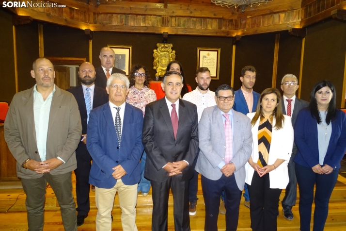 Fotos: El Burgo madruga para presenciar el nombramiento de Pardo como alcalde