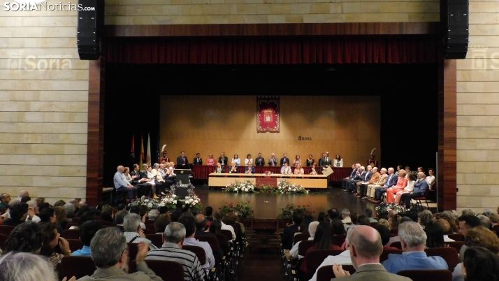 CRÓNICA Y FOTOS | Así ha sido, con honores y distinciones el último pleno de legislatura