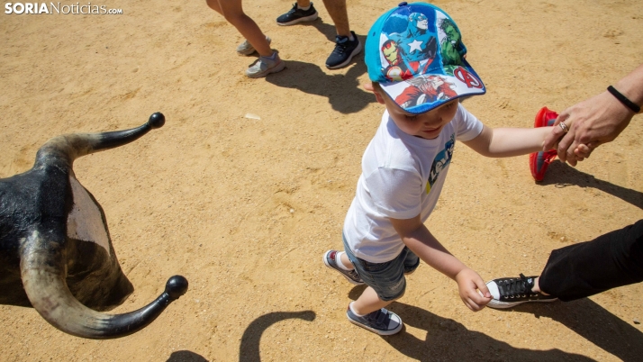 En imágenes: Los sorianos más pequeños se atreven con los carretones en la plaza de Toros