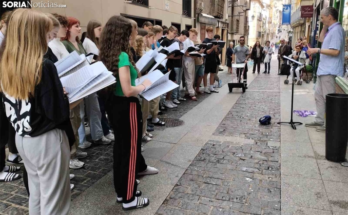 Jóvenes voces alemanas encandilan al público en la calle y en la Tirso de Molina
