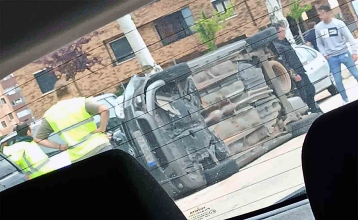 Vuelco en Eduardo Saavedra con tres vehículos implicados