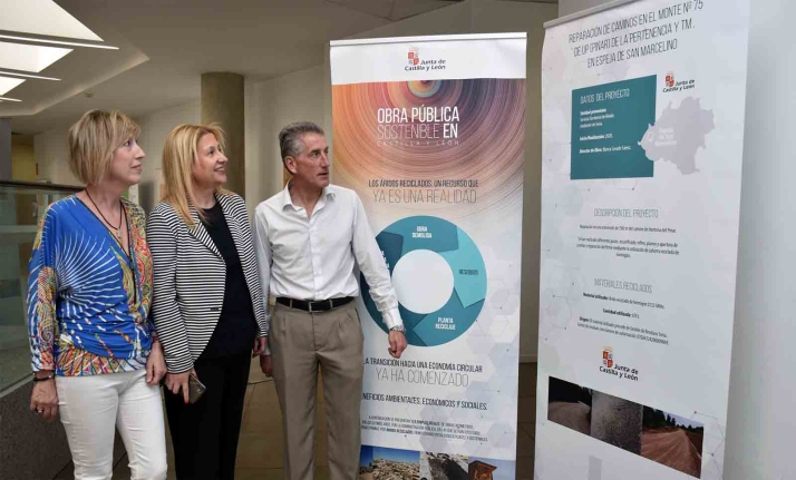 La Delegación Territorial acoge una muestra sobre los materiales reciclados en obras públicas de Castilla y León