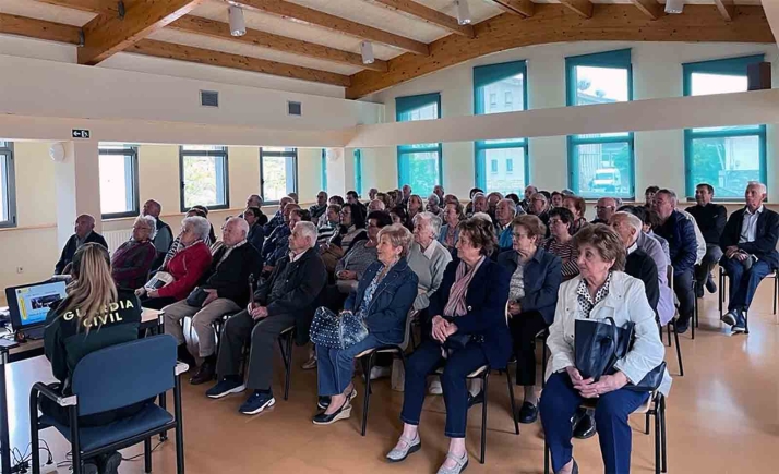 Nutrida asistencia en Ólvega a la charla sobre seguridad de la Guardia Civil 