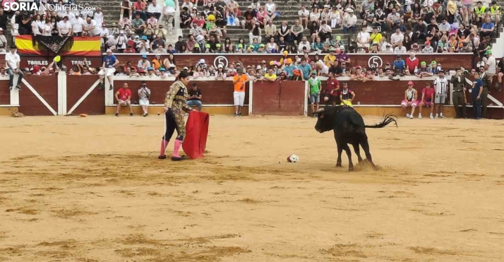 ¿Una mujer de luces en el Viernes de Toros?