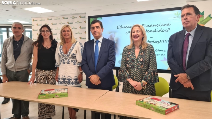 Identificar billetes falsos o gestionar la economía doméstica: los jóvenes sorianos aprenden finanzas con la Caja Rural