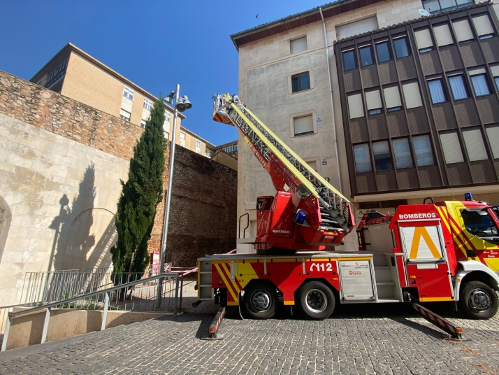Las lluvias provocan el desprendimiento de un pequeño tramo de muralla en la Plaza del Vergel