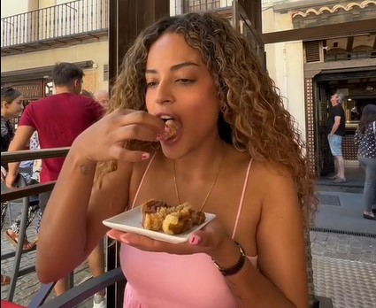 La influencer Betsa comprueba si los torreznos de Soria son tan buenos como la gente dice