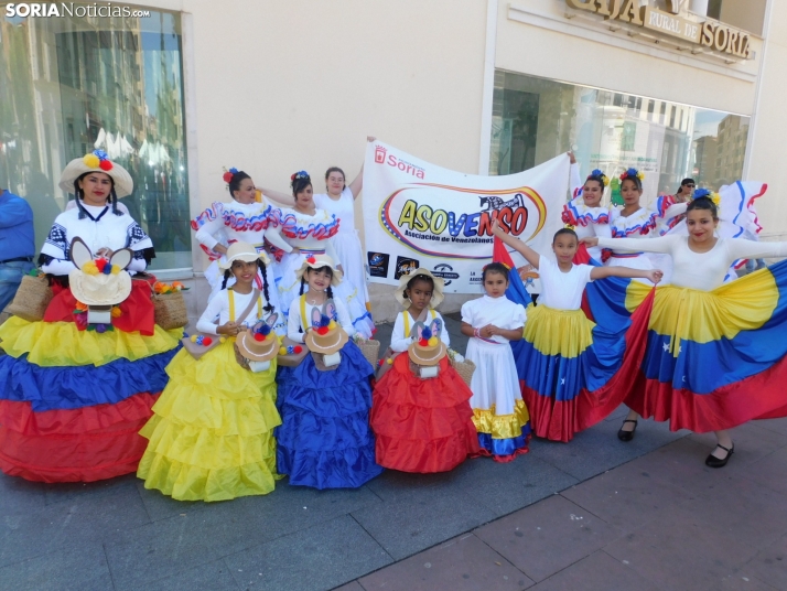 En imágenes: Desfile intercultural por las calles de Soria al ritmo de diferentes músicas tradicionales