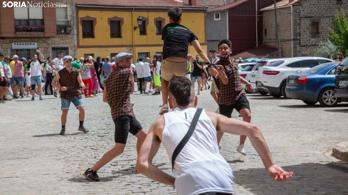 Galería: Duruelo honra con su Ronda a Santa Marina
