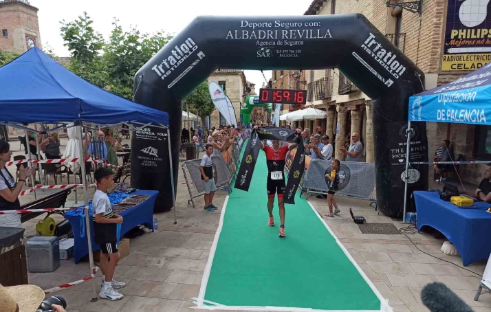 Jaime Izquierdo, primero en el Triatlón de Astudillo