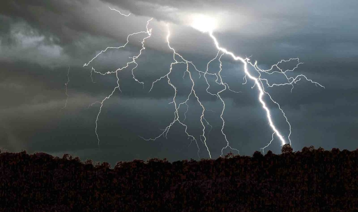 Los rayos provocan al menos tres incendios forestales en Soria este jueves