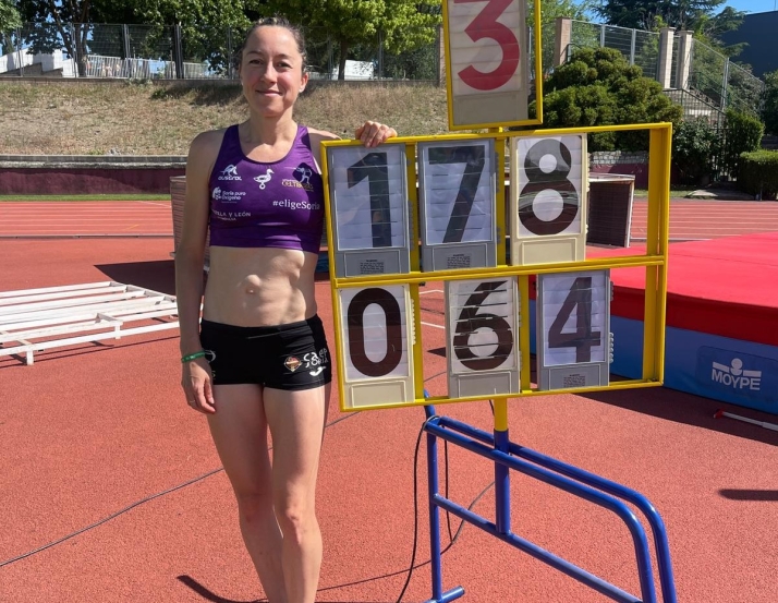 Vídeo: Raquel Álvarez no se cansa de hacer historia y bate el récord de España en salto de altura W40