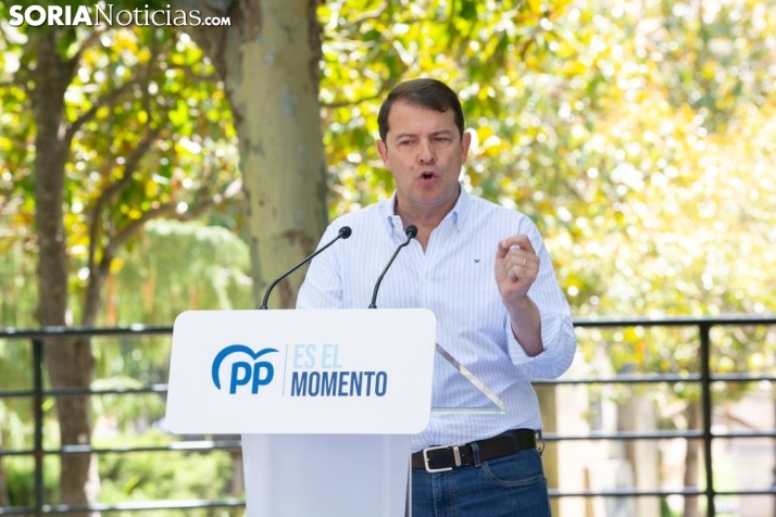 Mañueco pide que Soria se suba al tren de Feijóo porque cuando juega al victimismo se queda sola