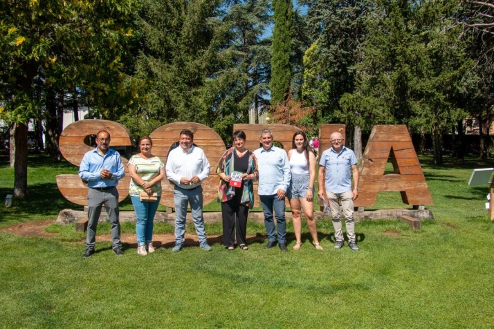 Ayudas a mujeres rurales, energías renovables o acceso a vivienda: propuestas del PSOE para captar población