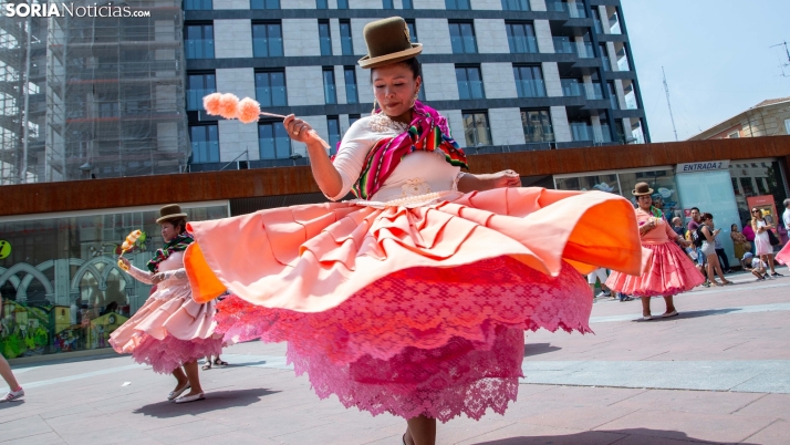 Galería: La comunidad boliviana en Soria llena el centro de la capital de color