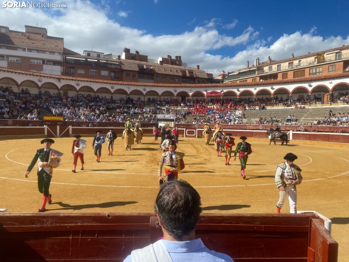 FOTOS Y CRÓNICA | Así ha transcurrido la corrida de toros del Sábado Agés