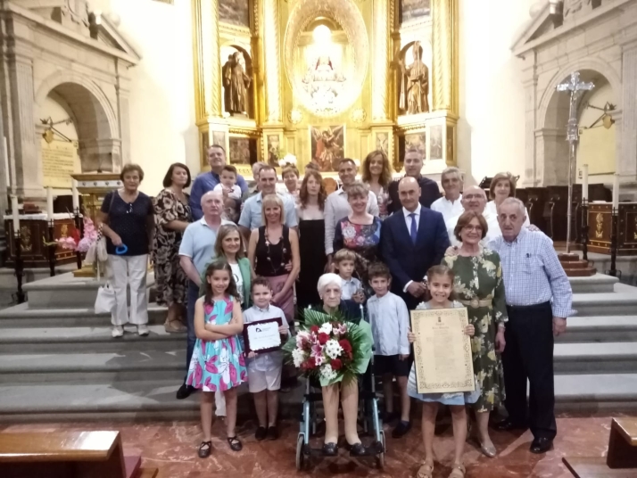 La agredeña Ángela Ruiz Bonilla cumple cien años acompañada de familiares y vecinos