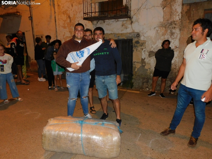EN IMÁGENES | Fuerza y destreza para conseguir ser el mejor lanzador de pacas de Las Casas