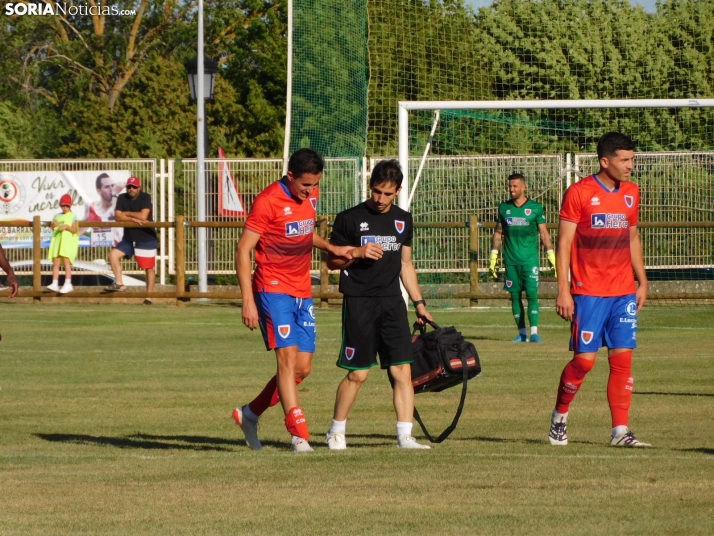 Moreno descarta nuevos fichajes en la zaga tras la plaga de lesiones en el Numancia