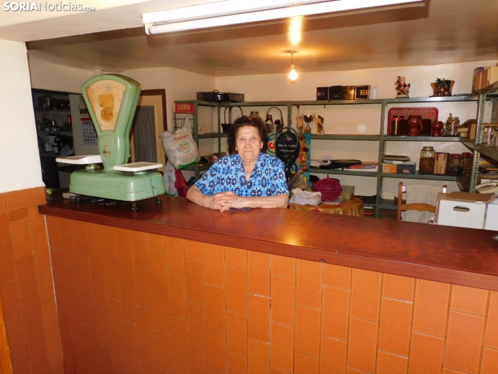 Rosa Serrano, toda una vida en su bar de Cardejón