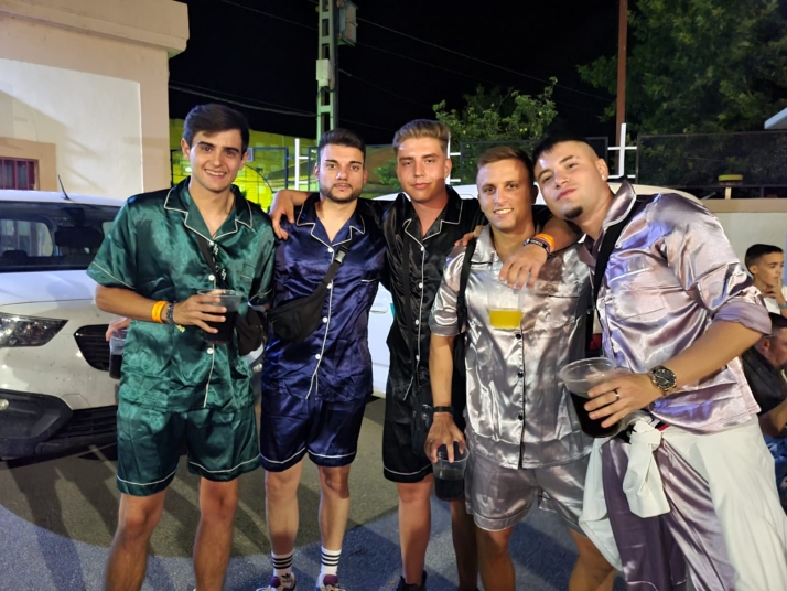 Fotos: Arcos de Jalón saca a la calle sus mejores pijamas para celebrar una de las fiestas más singulares de Soria