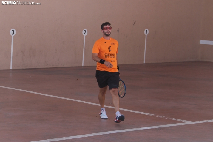 El campeón del mundo de frontón te enseña a ser el mejor de tu pueblo