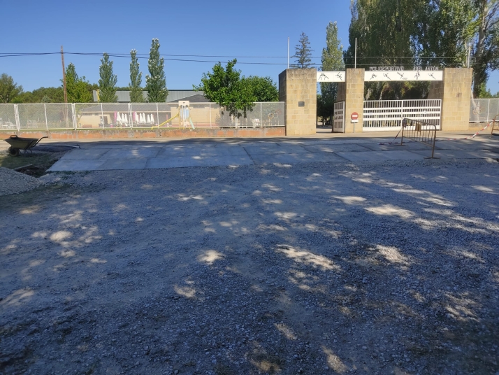 Renovados los accesos para disfrutar de La Chopera y el polideportivo de Tardelcuende