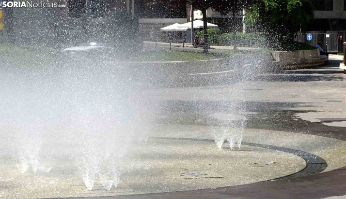 Se baña desnuda en la fuente del Rincón de Bécquer desobedeciendo a la Policía