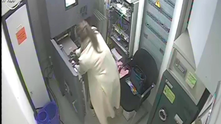 Video: Roban 34.000€ ayudados por el técnico de seguridad privada del cajero automático